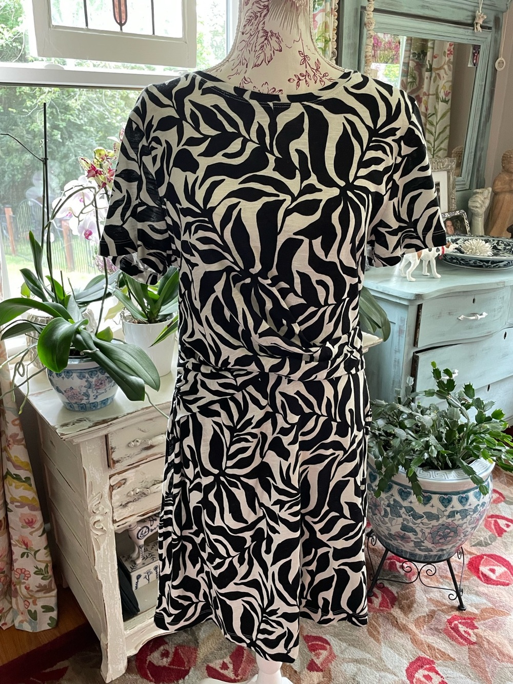 Loft dress. Black & White Abstract Print Short Sleeve Dress